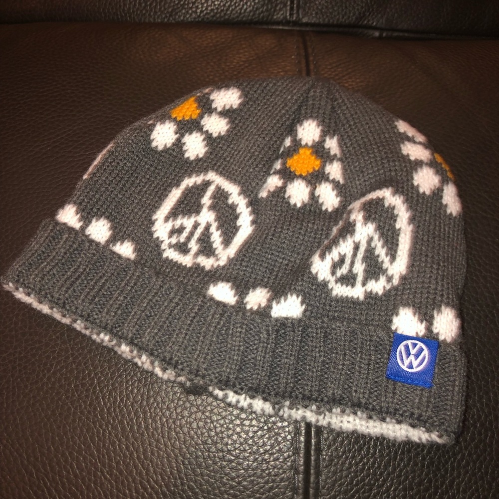 Volkswagen knitted gray beanie peace daisy